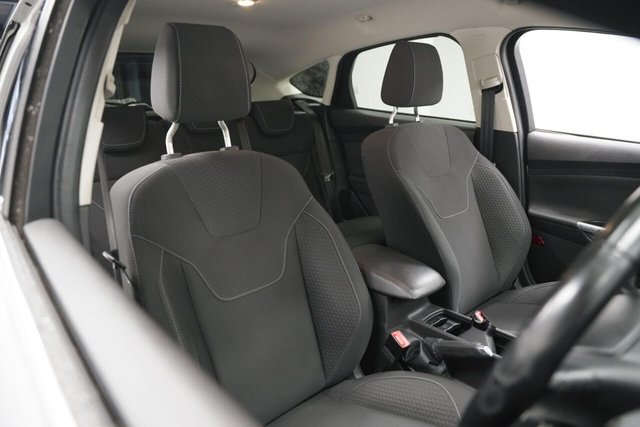 2015 FORD FOCUS 1.0T EcoBoost Zetec Euro 6 (s/s) 5dr - Photo 11