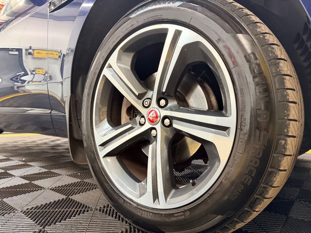 2017 JAGUAR F-PACE (2017) - Photo 11