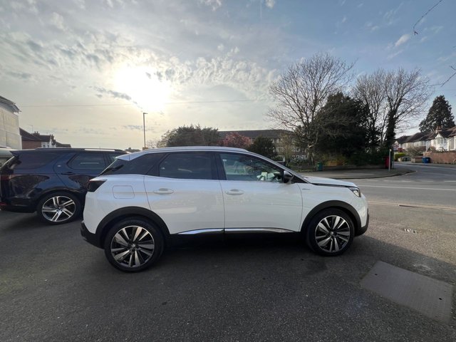 2020 PEUGEOT 3008 - Photo 11