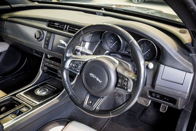 2016 Jaguar Xf 2L R-Sport 4dr - Photo 2