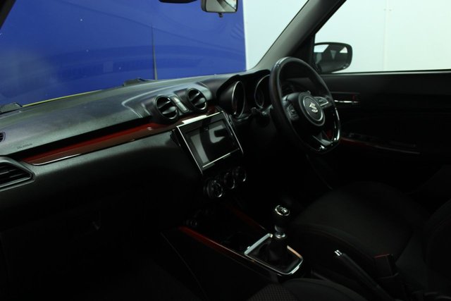 2018 SUZUKI SWIFT - Photo 6