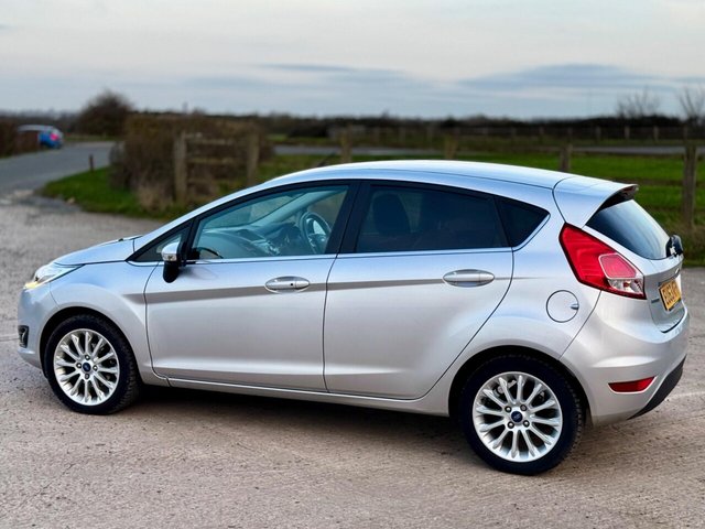 2013 FORD FIESTA - Photo 12