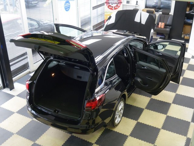 2017 VAUXHALL ASTRA - Photo 11