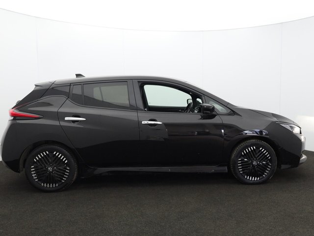 2022 Nissan Leaf - Photo 11