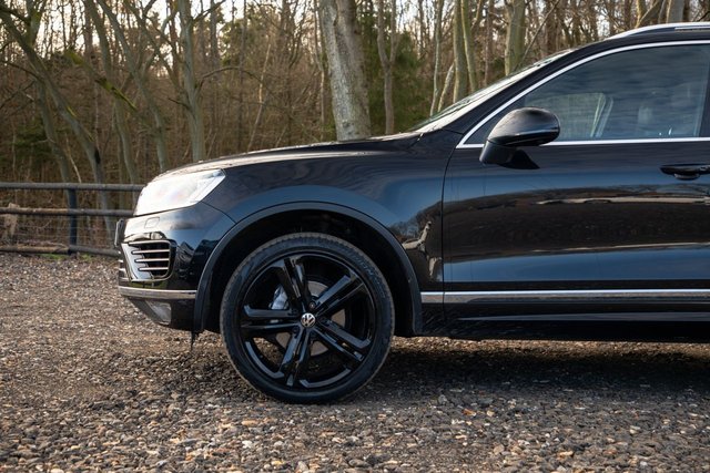 2017 VOLKSWAGEN TOUAREG 3.0 TDI V6 R-Line Plus SUV 5dr Diesel Tiptronic 4WD Euro 6 (s/s) (262 ps) - Photo 11