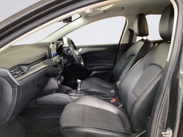 2020 Ford Focus 1L Titanium X 5dr - Photo 12