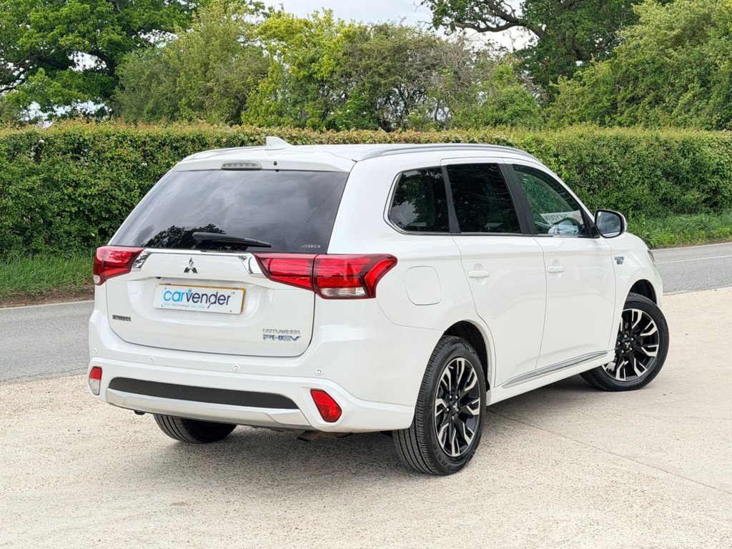 USED 2017 17 MITSUBISHI OUTLANDER 2.0h 12kWh GX4hs SUV 5dr Petrol Plug-in Hybrid CVT 4WD Euro 6 (s/s) (200 ps) Roof|SatNav|Adaptive Cruise|Heated Seats|360 View Reversing Camera|