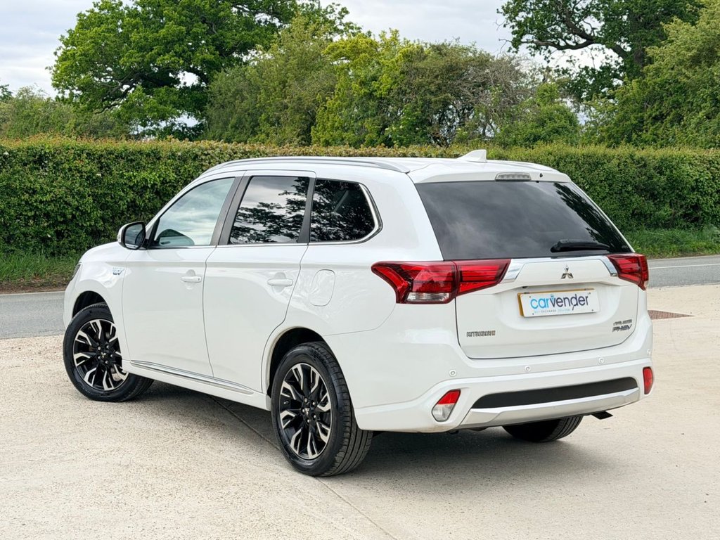 USED 2017 17 MITSUBISHI OUTLANDER 2.0h 12kWh GX4hs SUV 5dr Petrol Plug-in Hybrid CVT 4WD Euro 6 (s/s) (200 ps) Roof|SatNav|Adaptive Cruise|Heated Seats|360 View Reversing Camera|