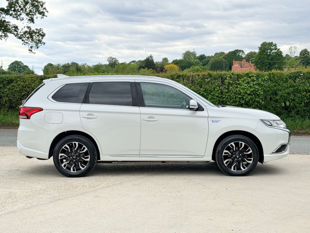 USED 2017 17 MITSUBISHI OUTLANDER 2.0h 12kWh GX4hs SUV 5dr Petrol Plug-in Hybrid CVT 4WD Euro 6 (s/s) (200 ps) Roof|SatNav|Adaptive Cruise|Heated Seats|360 View Reversing Camera|