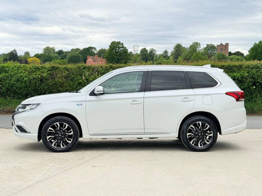 USED 2017 17 MITSUBISHI OUTLANDER 2.0h 12kWh GX4hs SUV 5dr Petrol Plug-in Hybrid CVT 4WD Euro 6 (s/s) (200 ps) Roof|SatNav|Adaptive Cruise|Heated Seats|360 View Reversing Camera|