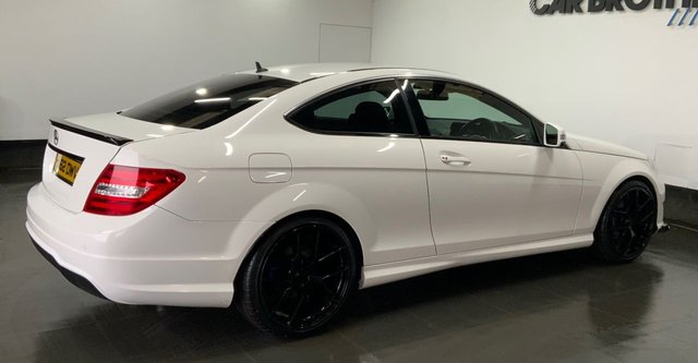 2012 MERCEDES-BENZ C-CLASS 1.6 C180 BlueEfficiency AMG Sport Coupe 2dr Petrol G-Tronic+ Euro 5 (s/s) (156 ps) - Photo 6