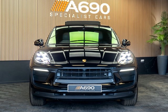 2023 Porsche Macan 2L null 5dr - Photo 2