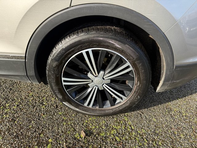 2016 VOLKSWAGEN TIGUAN 2.0 TDI BlueMotion Tech SE Navigation SUV 5dr Diesel Manual Euro 6 (s/s) (150 ps) - Photo 10