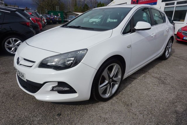 2015 VAUXHALL ASTRA - Photo 2