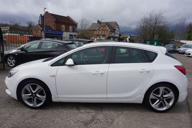 2015 VAUXHALL ASTRA - Photo 3