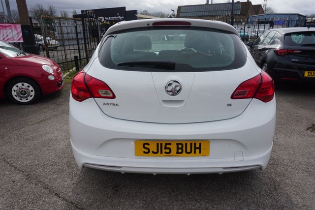2015 VAUXHALL ASTRA - Photo 5