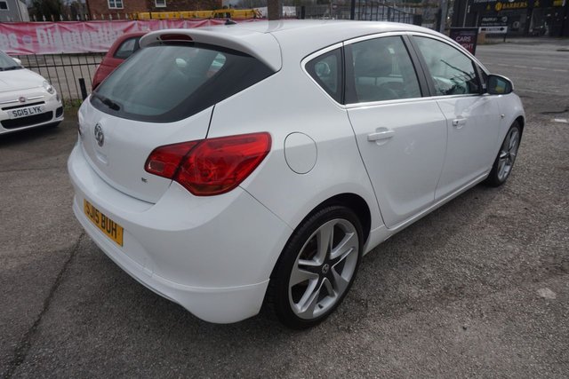 2015 VAUXHALL ASTRA - Photo 6