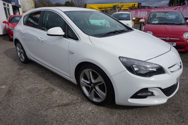 2015 VAUXHALL ASTRA - Photo 8