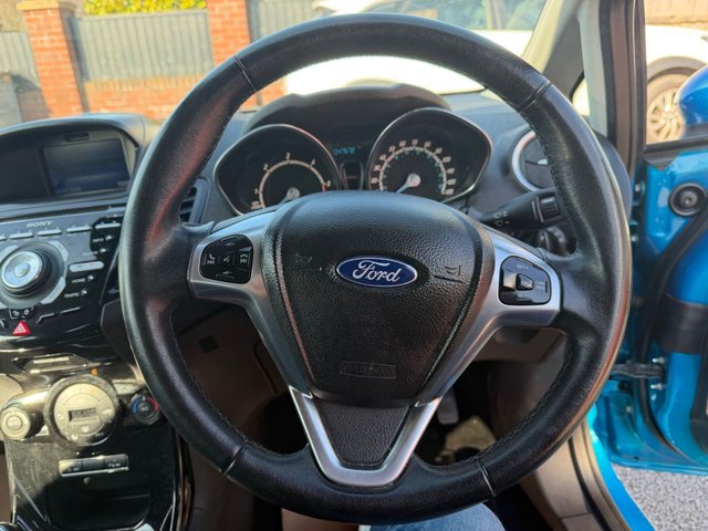 2015 FORD FIESTA 1.6 TDCi ECOnetic Titanium Hatchback 5dr Diesel Manual Euro 5 (s/s) (95 ps) - Photo 9