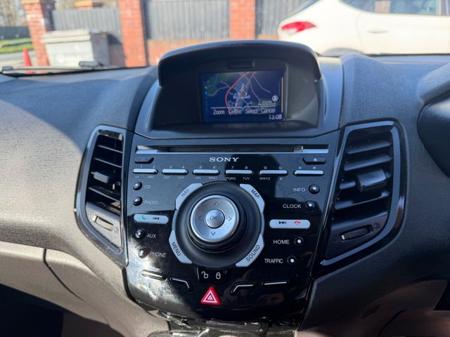 2015 FORD FIESTA 1.6 TDCi ECOnetic Titanium Hatchback 5dr Diesel Manual Euro 5 (s/s) (95 ps) - Photo 11