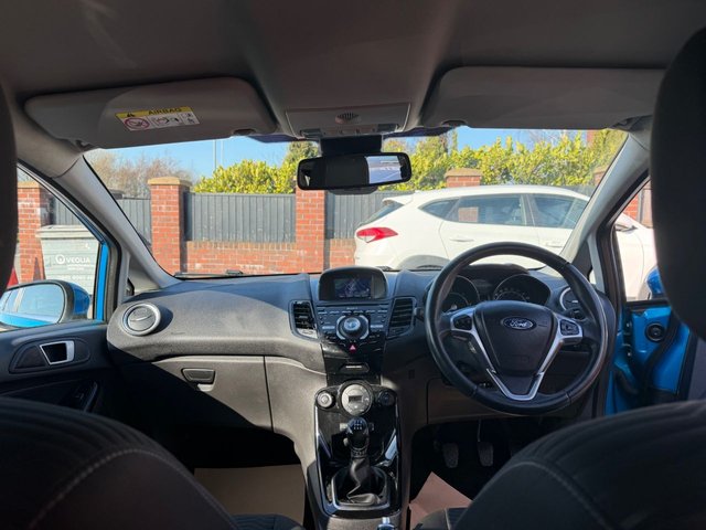 2015 FORD FIESTA 1.6 TDCi ECOnetic Titanium Hatchback 5dr Diesel Manual Euro 5 (s/s) (95 ps) - Photo 12