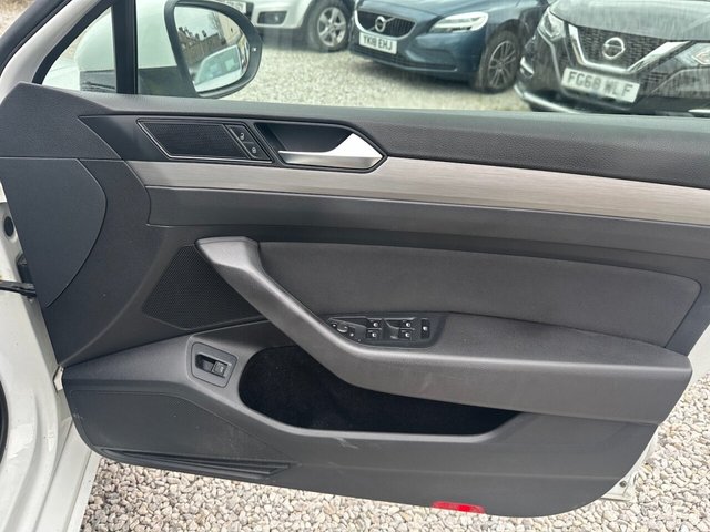 2015 VOLKSWAGEN PASSAT 1.6 TDI BlueMotion Tech S Estate 5dr Diesel Manual Euro 6 (s/s) (120 ps) - Photo 11