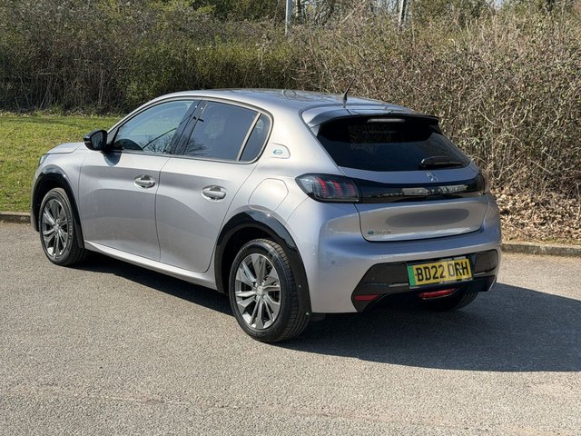 2022 PEUGEOT E-208 - Photo 3