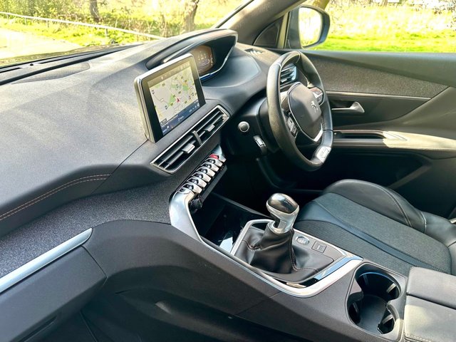 2019 PEUGEOT 3008 1.2 PureTech GT Line Premium SUV 5dr Petrol Manual Euro 6 (s/s) (130 ps) - Photo 4