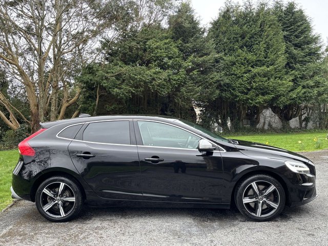 2018 Volvo V40 1.5L R-Design Nav Plus 5dr - Photo 2