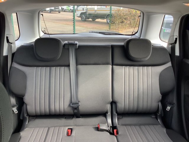 2016 FIAT 500L - Photo 10