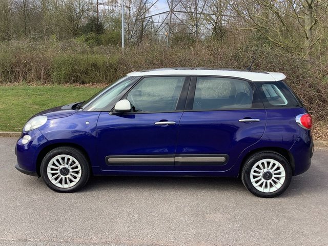2016 FIAT 500L - Photo 2