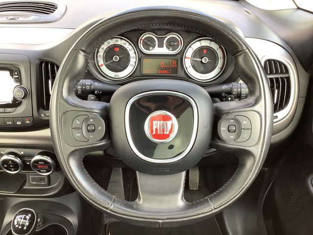 2016 FIAT 500L - Photo 12