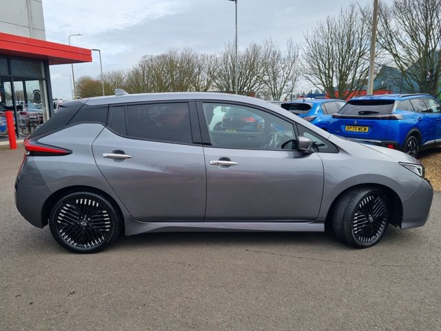 2022 NISSAN LEAF - Photo 11