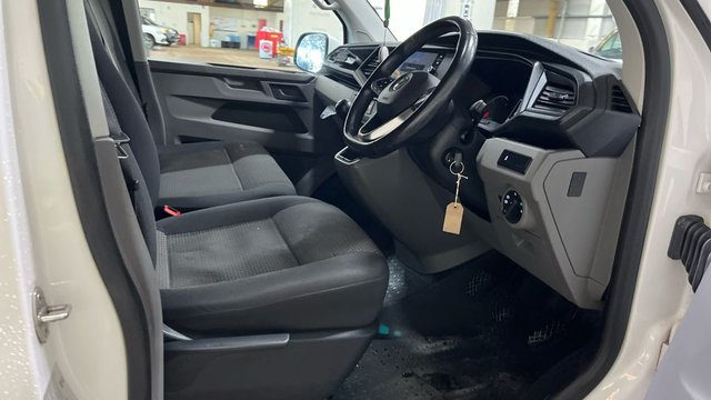 2020 Volkswagen Transporter 2L Highline 5dr - Photo 9