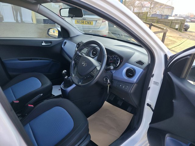 2014 HYUNDAI I10 1.2 Premium Hatchback 5dr Petrol Manual Euro 5 (87 ps) - Photo 10