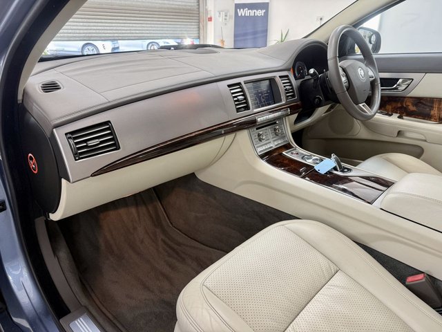 2008 JAGUAR XF 2008 2.7d V6 Premium Luxury Saloon 4dr Diesel Auto Euro 4 (207 ps) - Photo 2