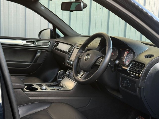 2015 VOLKSWAGEN TOUAREG R-Line 3.0 TDI V6 BlueMotion Tech SUV 5dr Diesel Tiptronic 4WD Euro 6 (s/s) (262 ps) - Photo 5