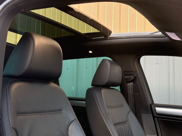 2015 VOLKSWAGEN TOUAREG R-Line 3.0 TDI V6 BlueMotion Tech SUV 5dr Diesel Tiptronic 4WD Euro 6 (s/s) (262 ps) - Photo 7