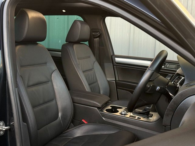 2015 VOLKSWAGEN TOUAREG R-Line 3.0 TDI V6 BlueMotion Tech SUV 5dr Diesel Tiptronic 4WD Euro 6 (s/s) (262 ps) - Photo 6
