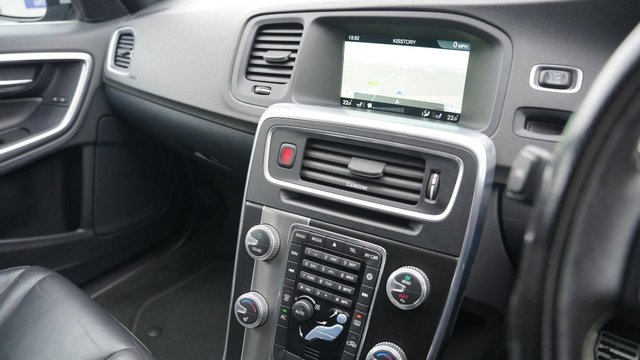 2016 VOLVO V60 2.0 D4 R-Design Lux Nav Estate 5dr Diesel Manual Euro 6 (s/s) (190 ps) - Photo 8