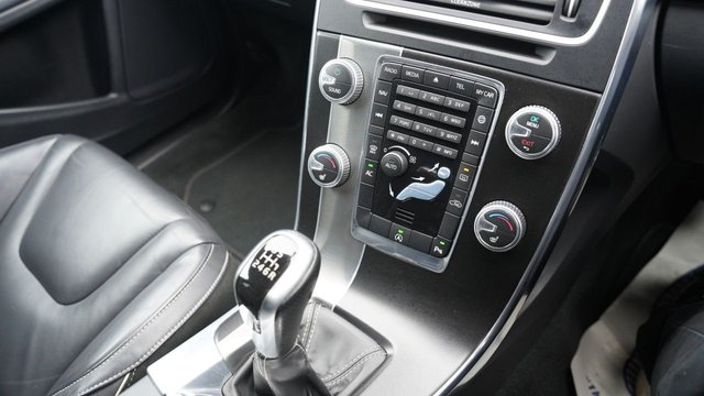 2016 VOLVO V60 2.0 D4 R-Design Lux Nav Estate 5dr Diesel Manual Euro 6 (s/s) (190 ps) - Photo 10