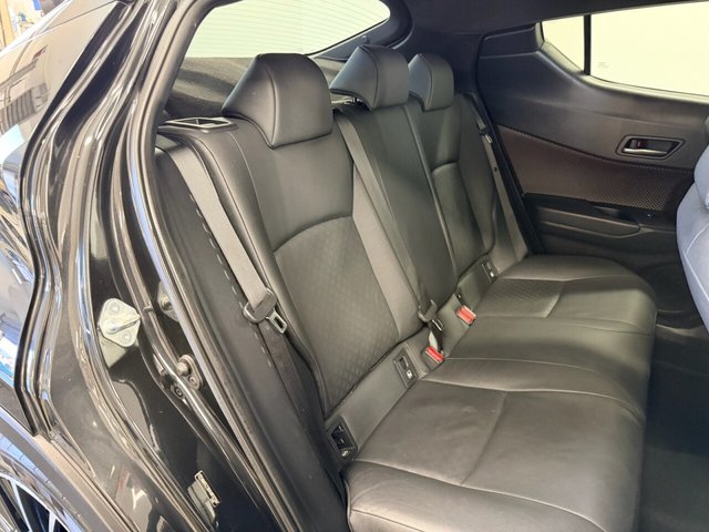 2019 TOYOTA C-HR - Photo 4