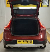 USED 2015 15 VOLVO V40 CROSS COUNTRY 2.0 D3 SE Hatchback 5dr Diesel Auto Euro 6 (s/s) (150 ps) Automatic, Winter Pack, Service History