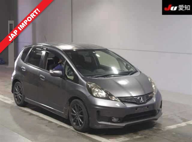 2013 HONDA JAZZ 1.5 AUTOMATIC. RS MODEL. CLEAN CONDITION THROUGHTOUT. FINISHED IN METALLIC GREY COLOUR.... photo