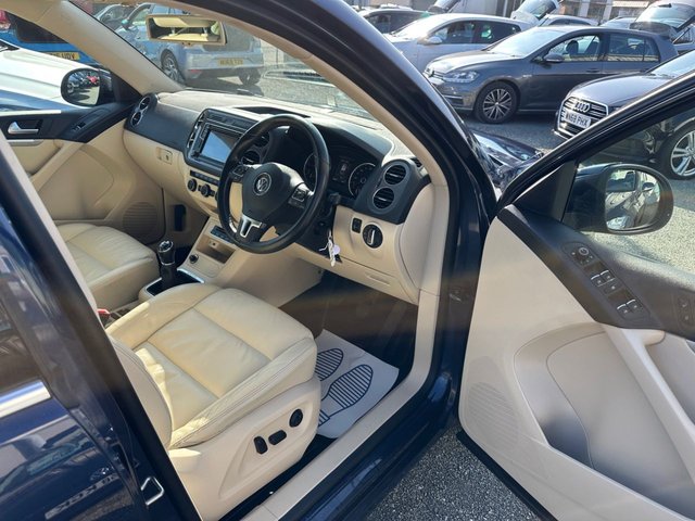 2015 VOLKSWAGEN TIGUAN 2.0 TDI BlueMotion Tech Match SUV 5dr Diesel Manual 4WD Euro 6 (s/s) (150 ps) - Photo 9