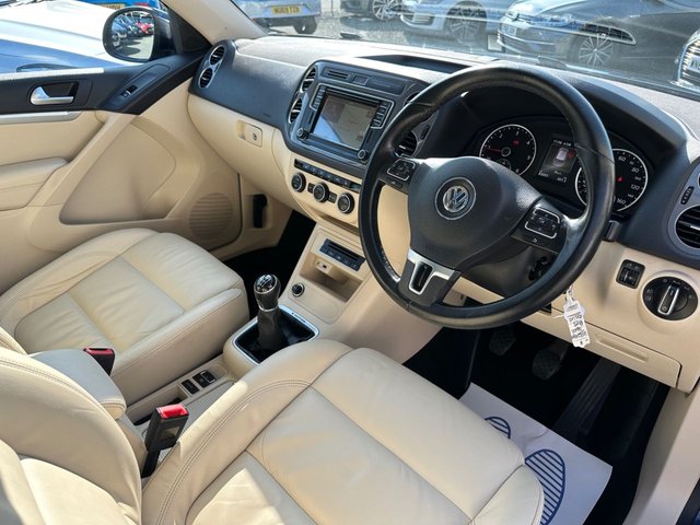 2015 VOLKSWAGEN TIGUAN 2.0 TDI BlueMotion Tech Match SUV 5dr Diesel Manual 4WD Euro 6 (s/s) (150 ps) - Photo 10