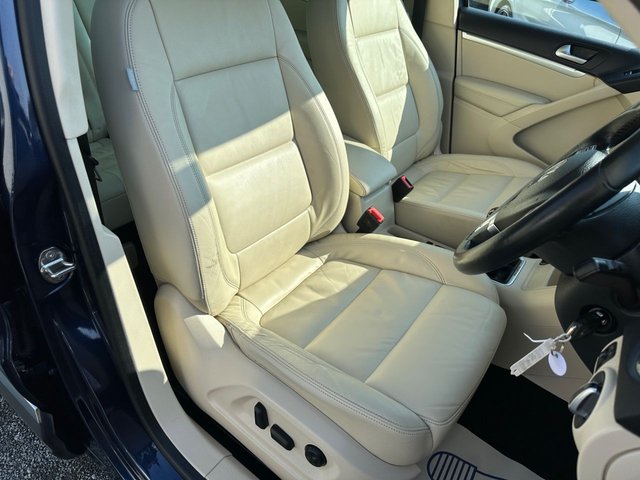 2015 VOLKSWAGEN TIGUAN 2.0 TDI BlueMotion Tech Match SUV 5dr Diesel Manual 4WD Euro 6 (s/s) (150 ps) - Photo 11