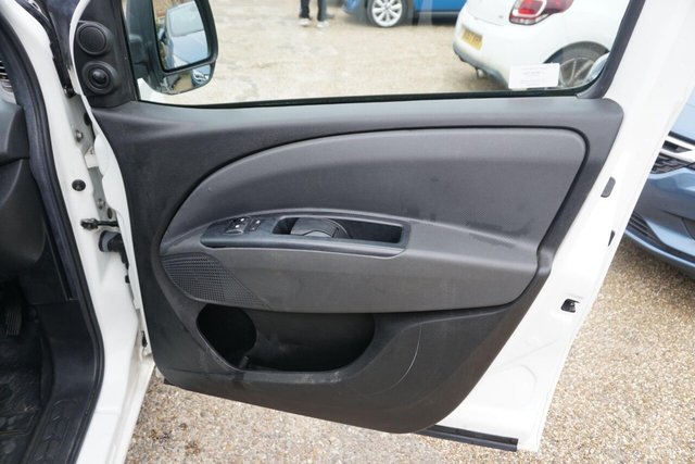 2018 (68) FIAT DOBLO - Photo 2