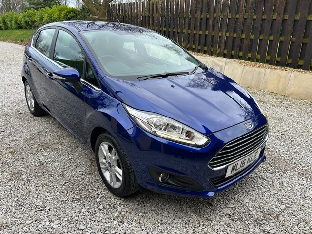 2016 Ford Fiesta 1.3L Zetec 5dr - Photo 2