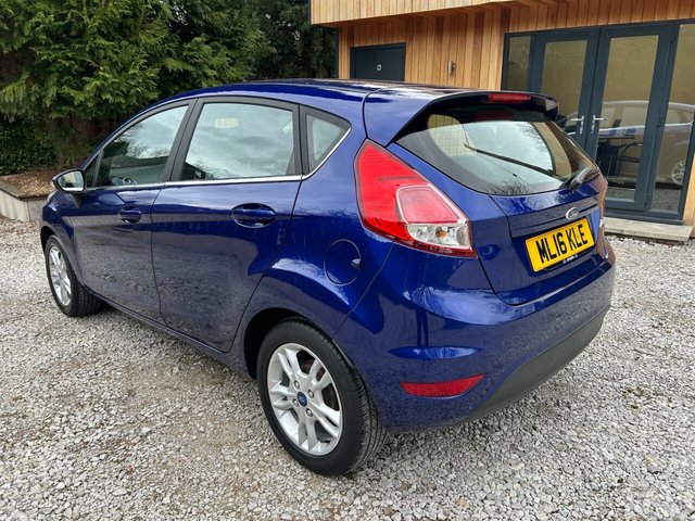 2016 Ford Fiesta 1.3L Zetec 5dr - Photo 4